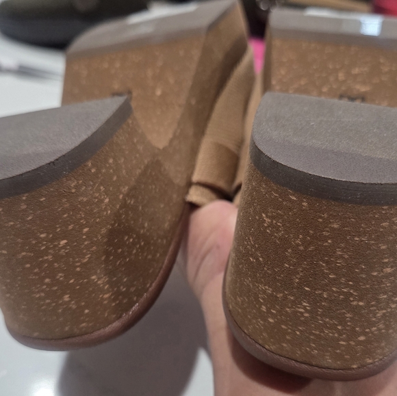 ROTHY'S The Buckle Clog Brown Butternut Women’s US 7.5 EU 37.5 UK 5 New W/ Box - Picture 5 of 15